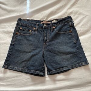 Levi's 515 Bermuda Shorts Blue Denim Womens Cuffed Hem Size 6 Mid Rise 32” Waist